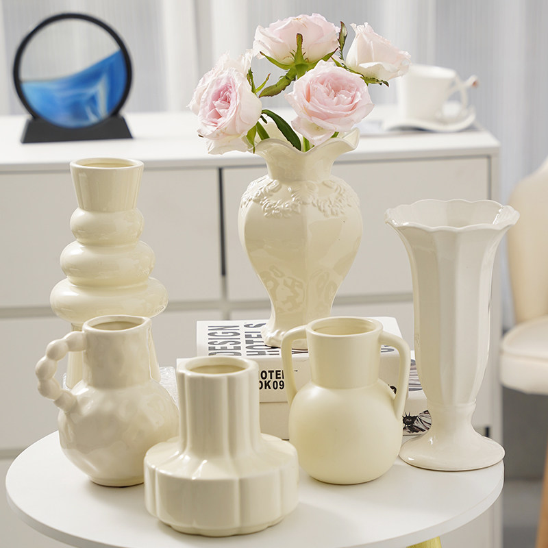 Light luxury ornaments, simple modern ceramic vase, cream feng shui water cultivation, flowers, dining table, living room, flower arrangement decoration