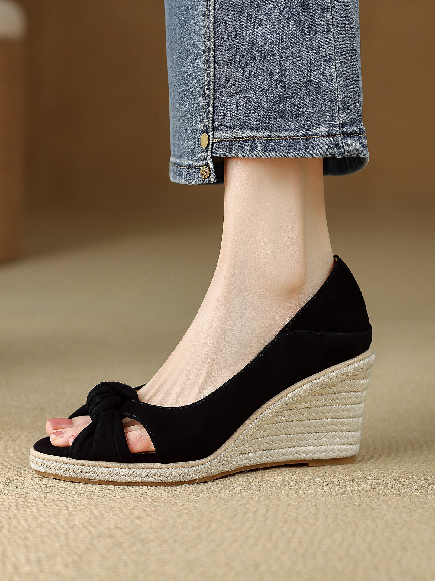 Gorgeous and Beautiful Fish-Mouth Sandals for Women, Summer Outerwear, Fashionable Straw Wedge-Heeled Sheepskin Sandals That Are Not Tiring for the Feet, High-Heeled Shoes