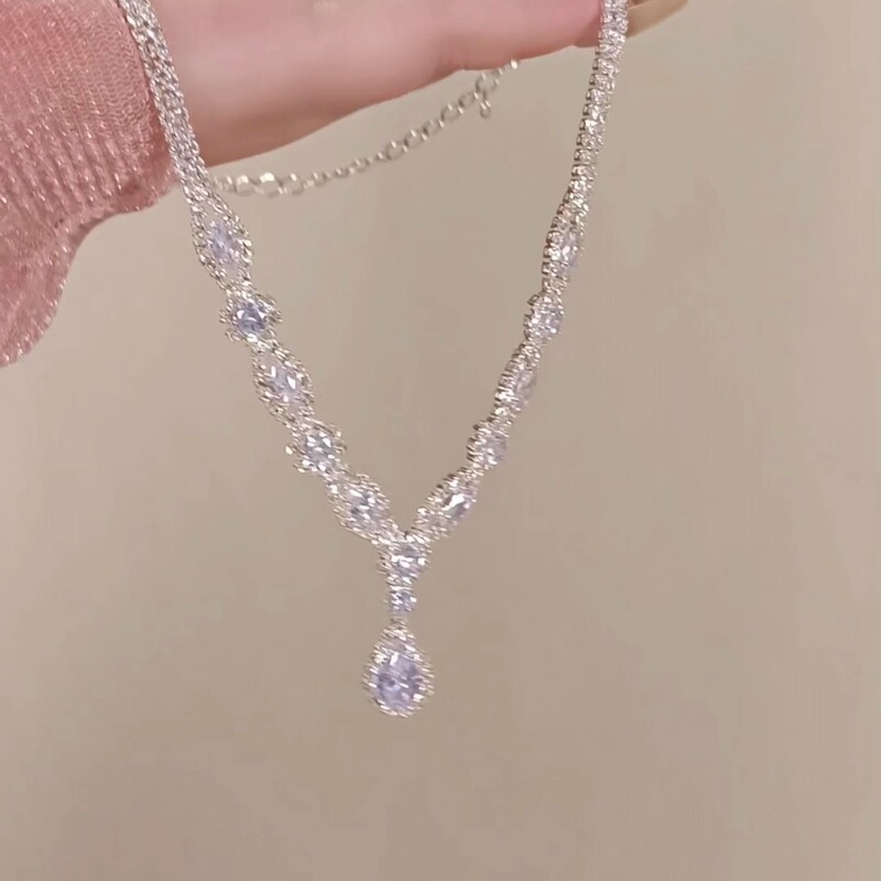 The "Iceberg Beauty" Gives You the Same Style of Earrings~ Full Diamond Super Shiny Water Drop Zircon Necklace, Light Luxury Niche Clavicle Chain for Women
