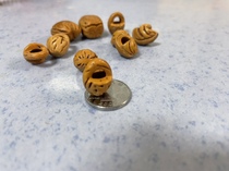 Manual engraving of wild walnuts walnut basket baby baby child into human hand rope bracelet peaches