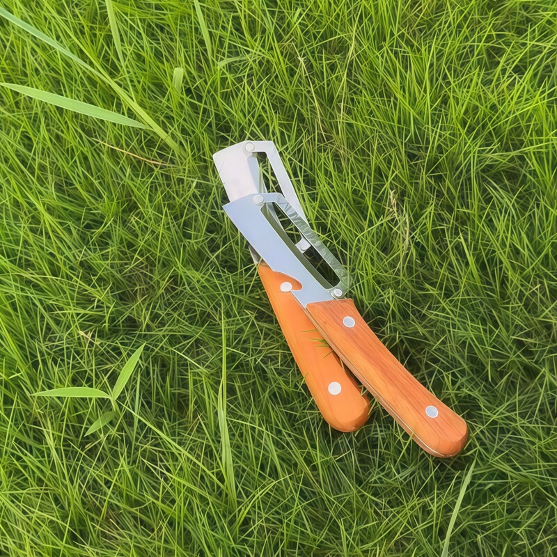 Kitchen Essential! High-Quality, Stylish Stainless Steel Peeler with Wooden Handle, Multifunctional and Easy to Use
