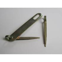 Wearing plate door bolt old wooden door door buttoned door security door security door lock chain buckle chain buckle old nose door bolt door lock iron