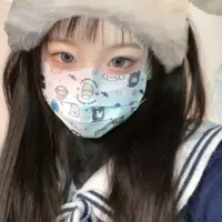 Маленький призрак с V-образным лицом