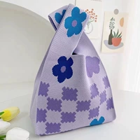 В форме цветка, сиреневый