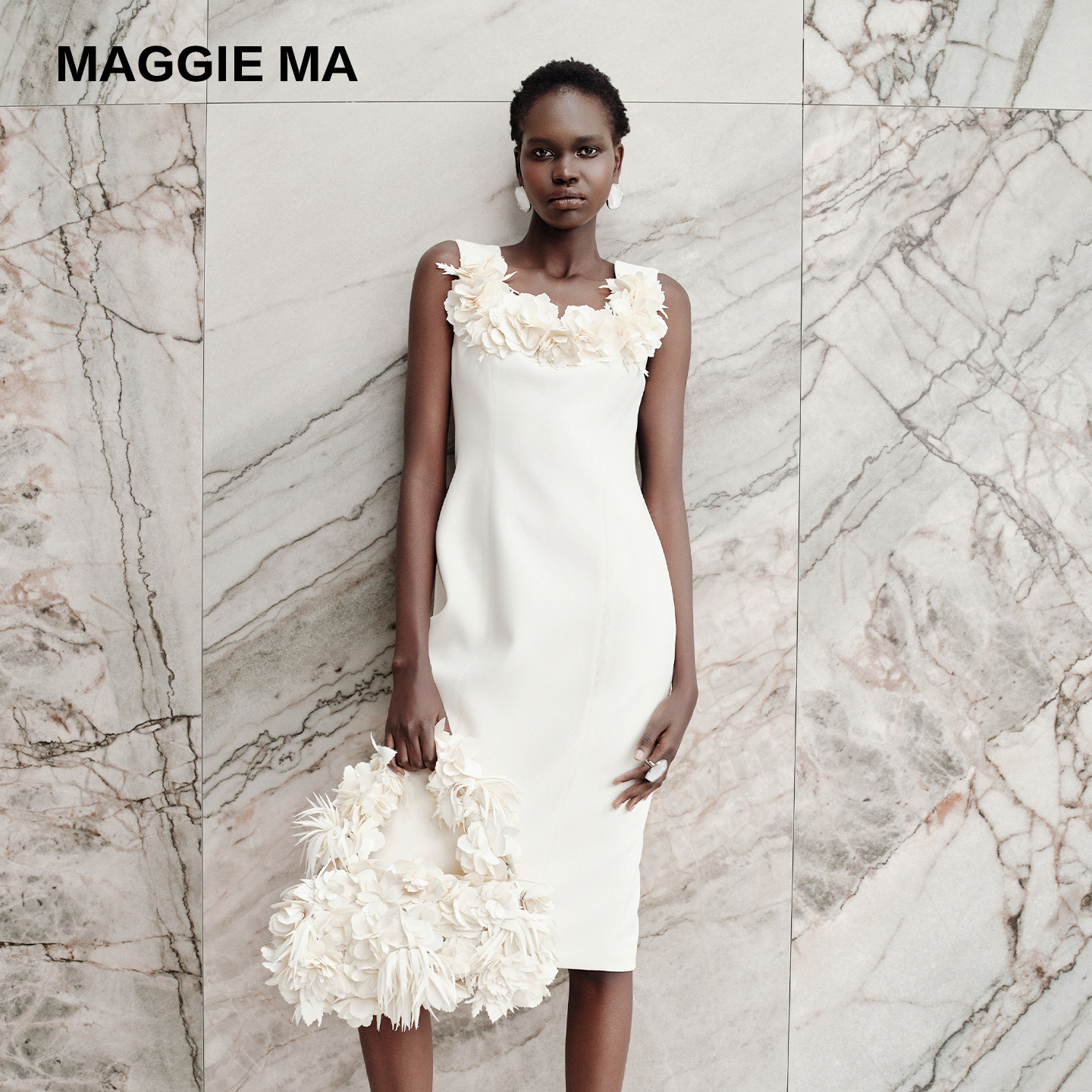 MAGGIE MA/“明星同款”立体花瓣肩带收腰米白修身包臀连衣裙