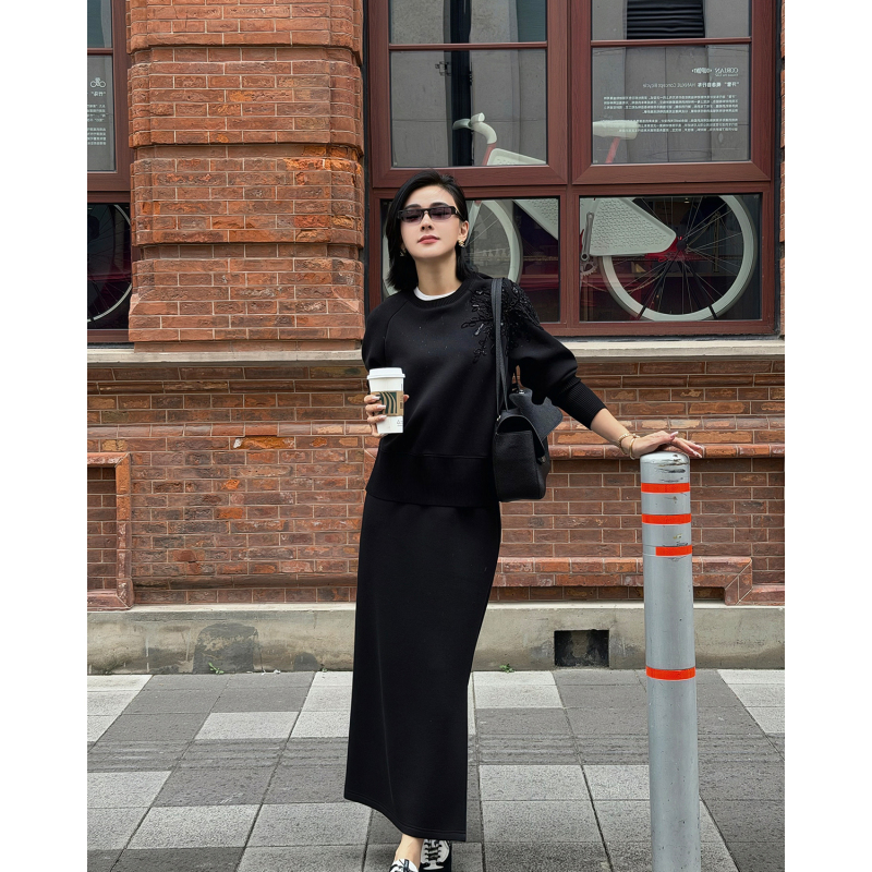 Yuan Yiling [Fashion Icon] Modal Design Heavy Embroidery Crew Neck Sweatshirt and Skirt Set for Women, Autumn and Winter