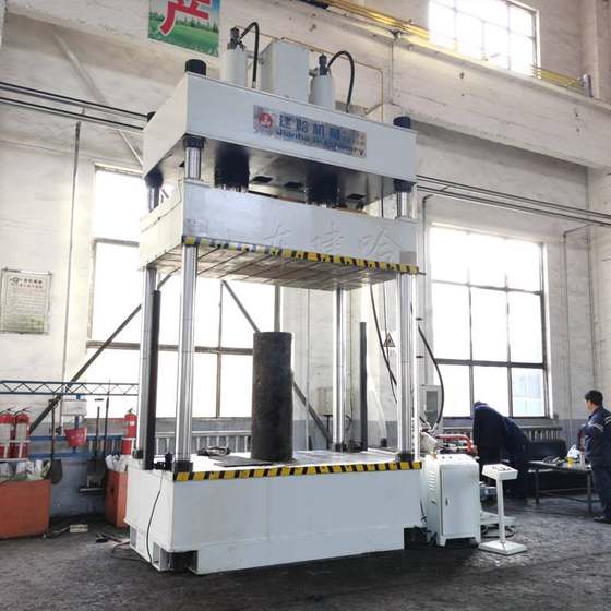 Jianha Machinery는 핫 프레스 성형 유압 프레스를 판매합니다. 250톤 이중 실린더 유압 프레스 대형 테이블 4열 유압 프레스