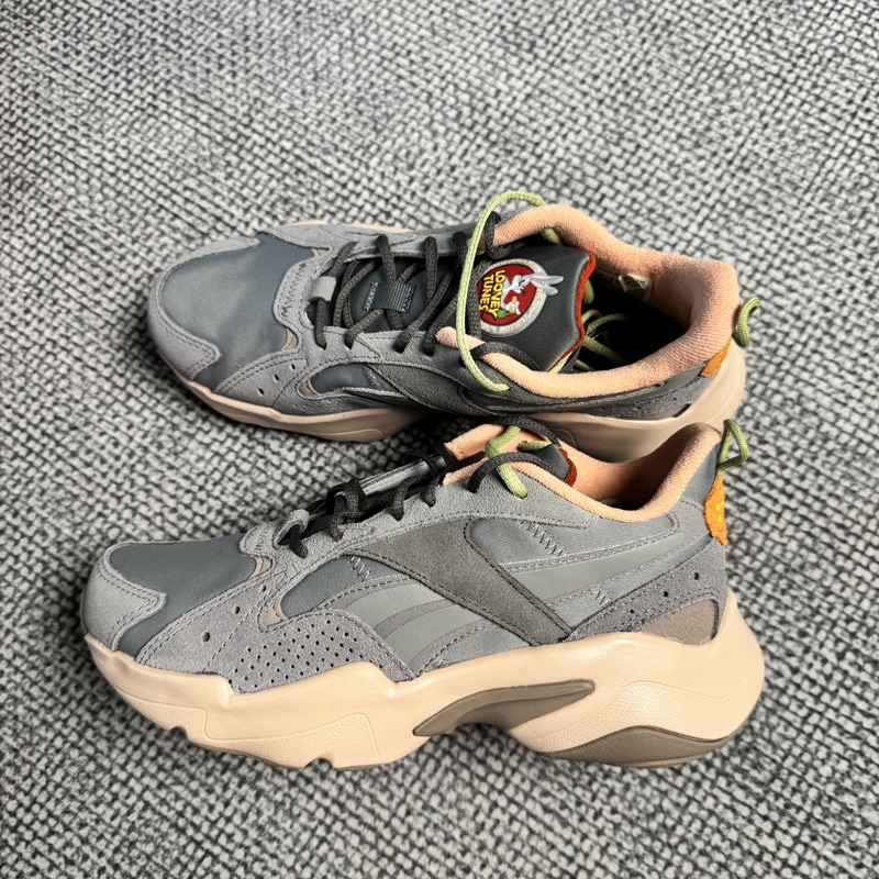 Authentic Reebok Turbo Restyle X Looney Men's and Women's Casual Sports Shoes Gw4308