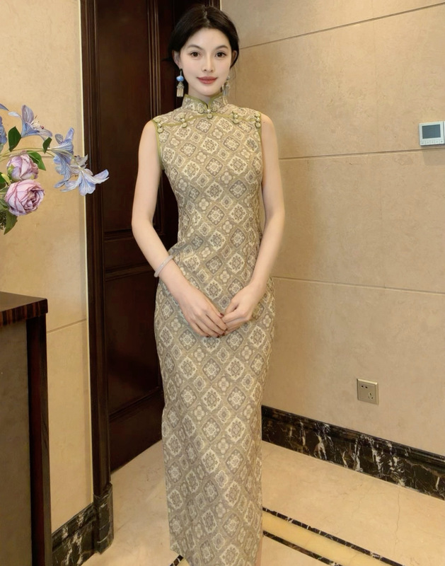Mrs. Qiuqiu丨Songjin) 125cm 2026 Spring/Summer New Single-Layer Light Gold Green Back Zipper Vintage Cheongsam