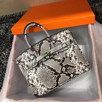 (Deposit) (Deposit) 2024 New Mens and Womens Saddle Chain Crossbody Tote Shoulder Casual Bag Collection for Women