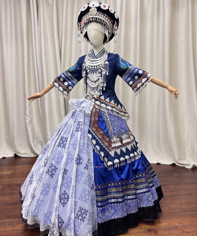 Children's Performance Costumes, Ethnic Clothing, a'Ra Tujia, Naxi, Yi, and Qiang Ethnic Costumes, Costumes for Performances in the Spring Festival in the Miao Region