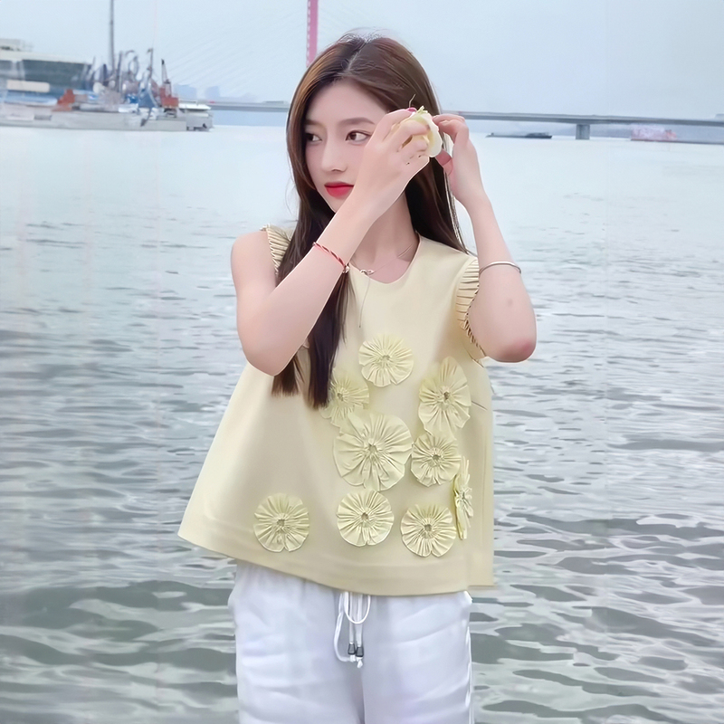 Sweet Short-Sleeved Top, Summer High-End Design with Three-Dimensional Floral Decoration, Round Neck Sleeveless Vest T-Shirt