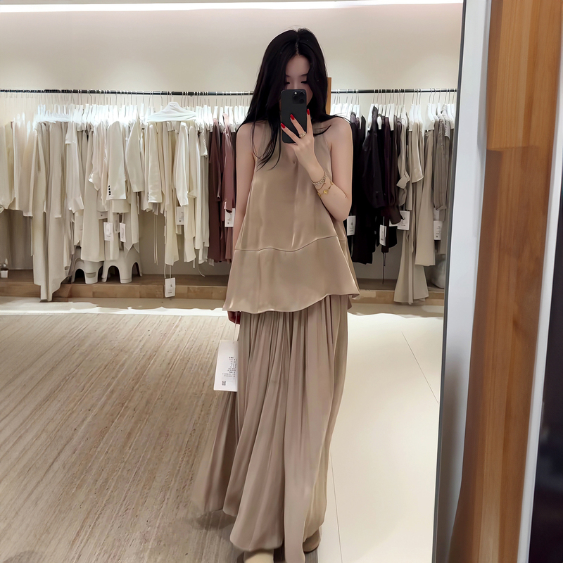 Champagne-Colored Gentle Style Sleeveless Halter Top and Skirt Set for Women, 2026 Summer Relaxed Commuting Two-Piece Set