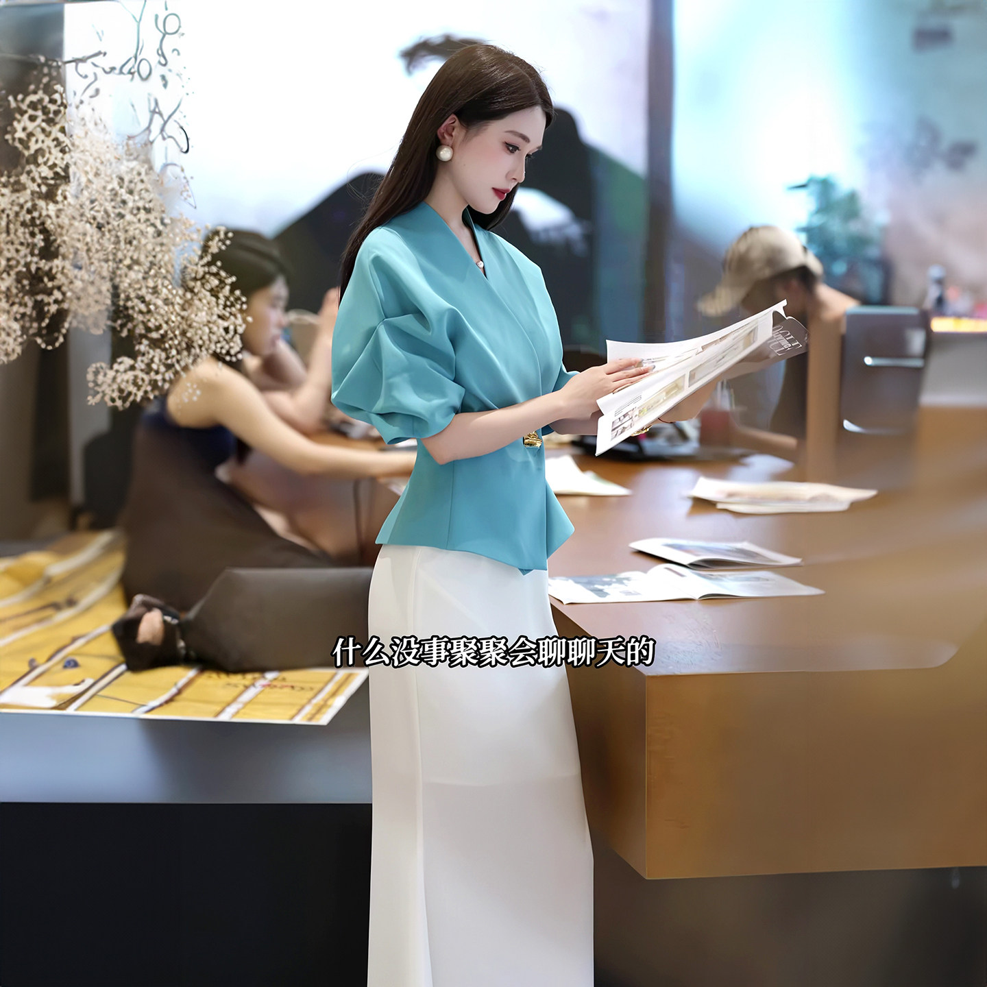 时尚气质V领收腰衬衫女夏季显瘦百搭一粒扣设计感五分袖衬衣上衣