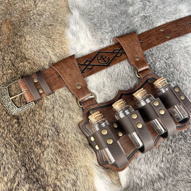 Medieval alchemy four bottles belt belt potion bottle Nordic Viking style retro cos stage performance props