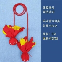 Kunpeng spreads his wings and throws the blue square dance planet fitness ball. Middle-aged and elderly people flow with double balls to win the performance of water and fire. Students throw the ball.