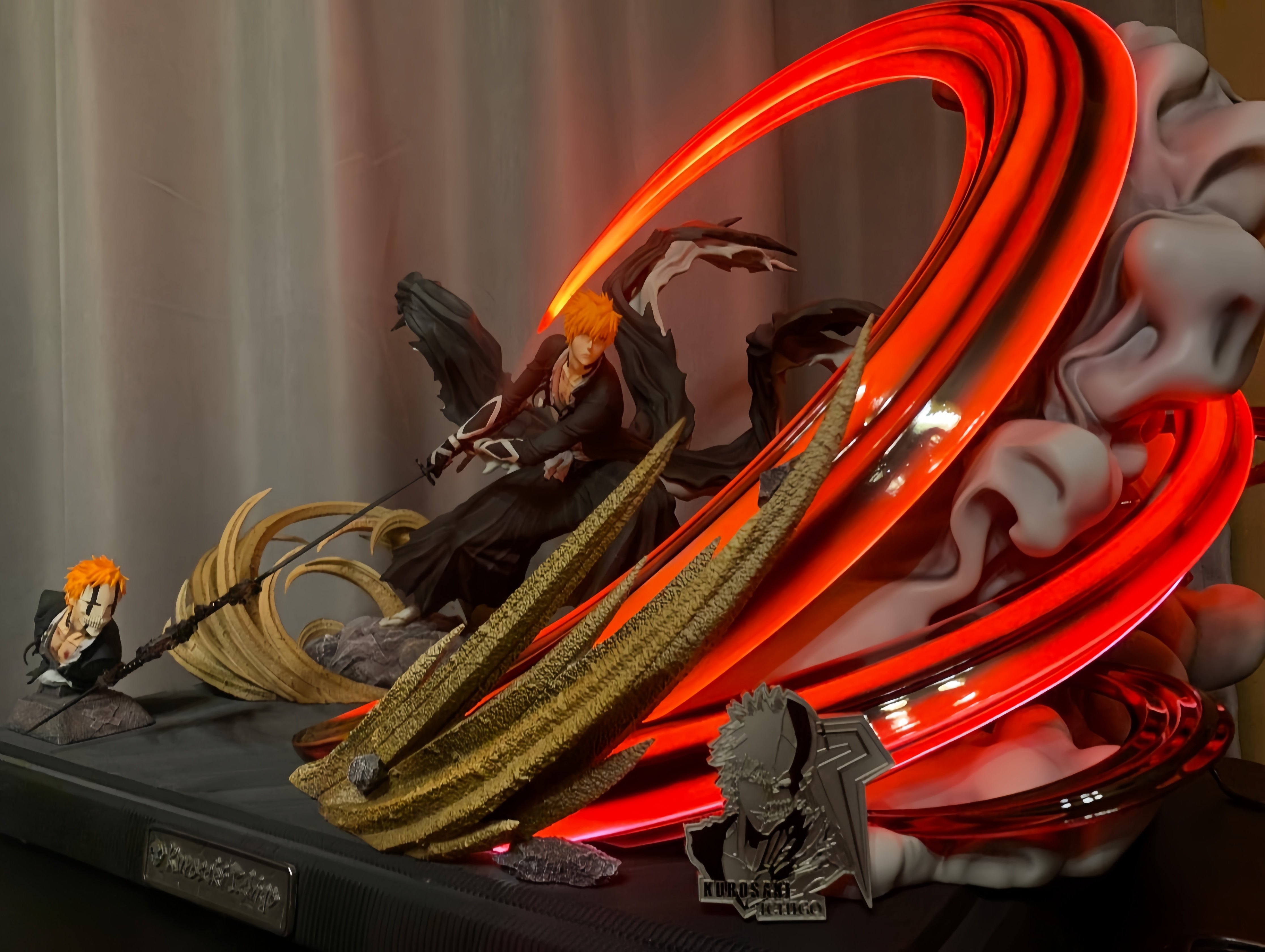 ichigoページ Anime BLEACH Kurosaki Ichigo GK LED Figure PVC Statue Model