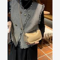 Womens bag new live broadcast cross-border versatile genuine leather bag retro cowhide saddle bag fashion shoulder pillow bag 7121