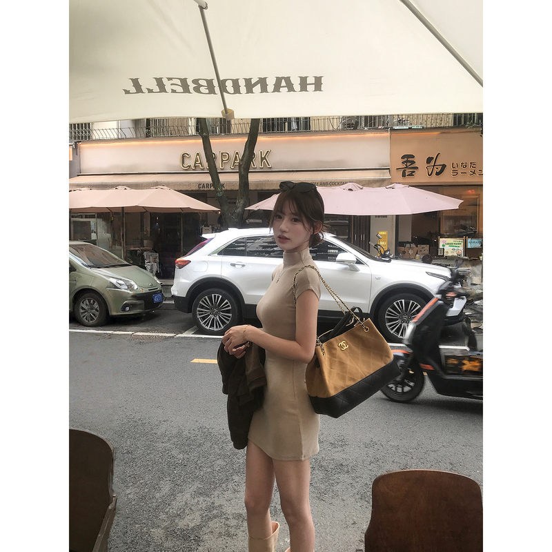7Elling Apricot-Colored Half-High Collar Inner Layer Waist-Cinching Slim-Fit Dress for Women, Early Spring Hot Girl Style, Slimming Bodycon Skirt