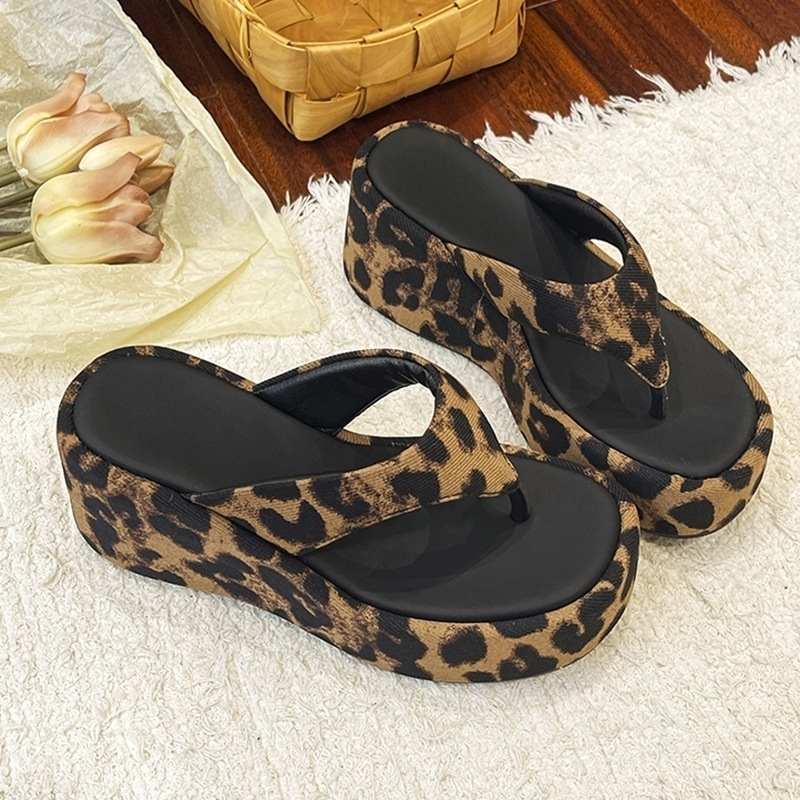 Leopard Print Polka Dot Thick-Soled Casual Flip-Flops Summer 2026 New Style Flip-Flops Vacation Beach Shoes