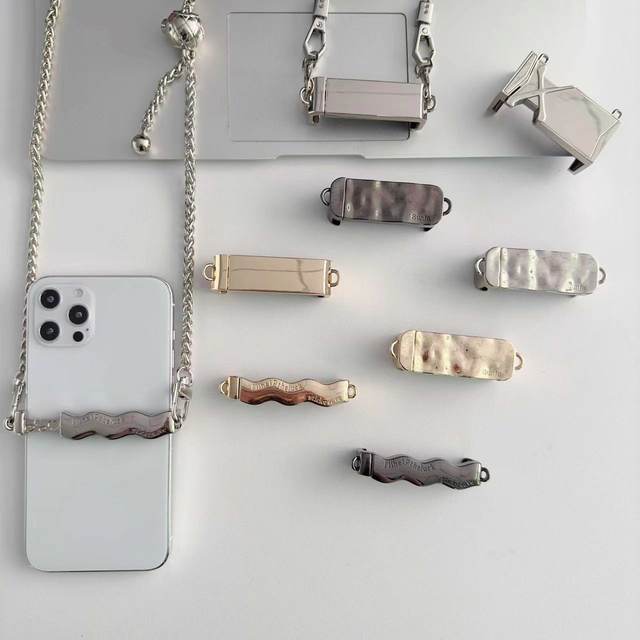 ins Metal Mobile Phone Clip Crossbody Lanyard Can Be Carried on the Back Chain Back Clip High-End Mobile Phone Chain Mobile Phone Case Hanging Neck Chain
