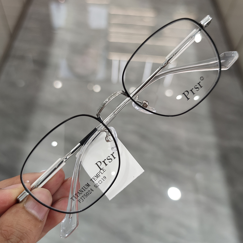 变色AI智能眼镜：科技新视界的隐秘守护者