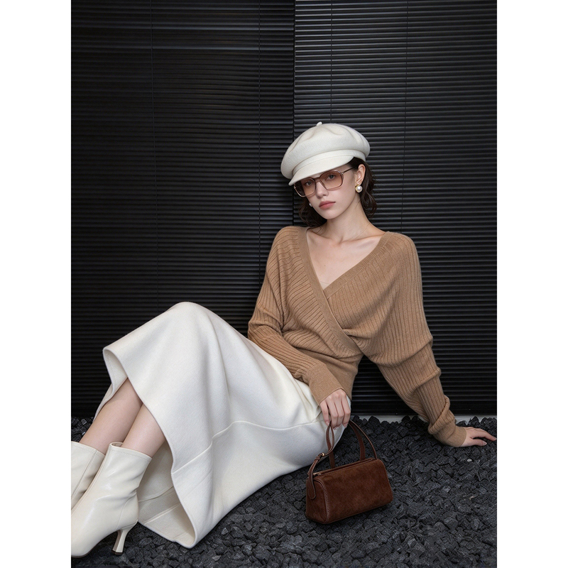 Huaappuw French Unique Cross-Over V-Neck Knitwear for Women 2026 Autumn and Winter New Style Waist-Cinching Bat-Sleeve Knitwear