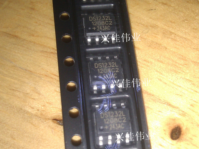 The new DS1232LPS DS1232L SOP-8 thermal monitoring chip