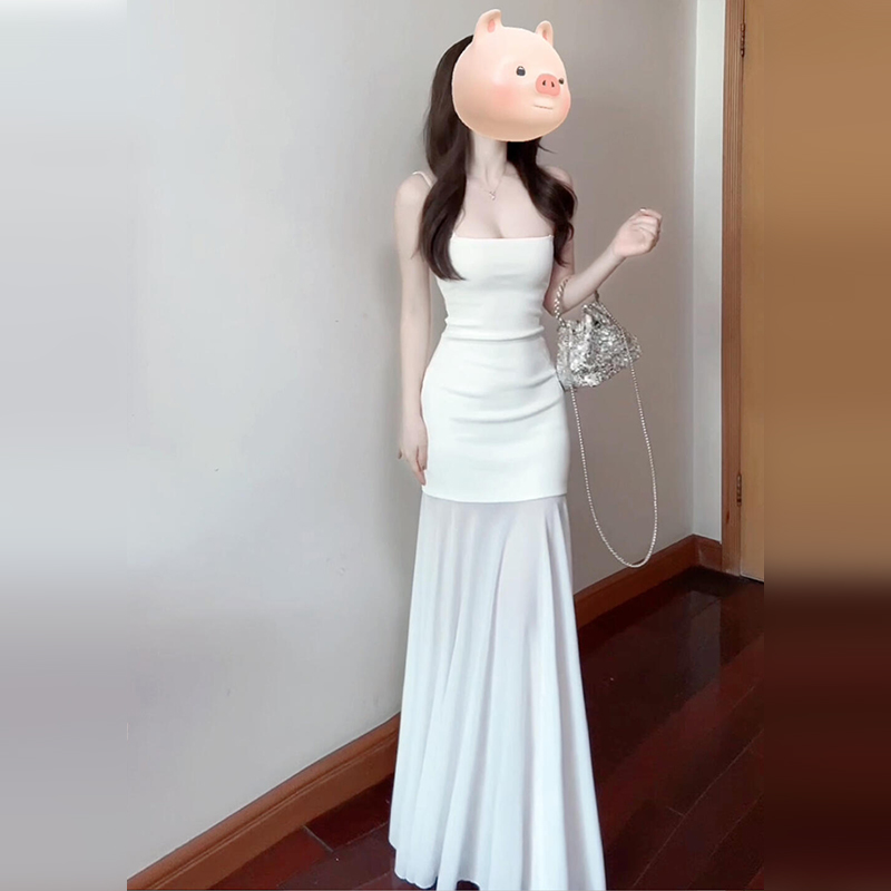 白い初恋のサスペンダードレスの女性の夏の2025新しいフランスのメッシュの継ぎ合わせた美しい気質ヒップロングスカート