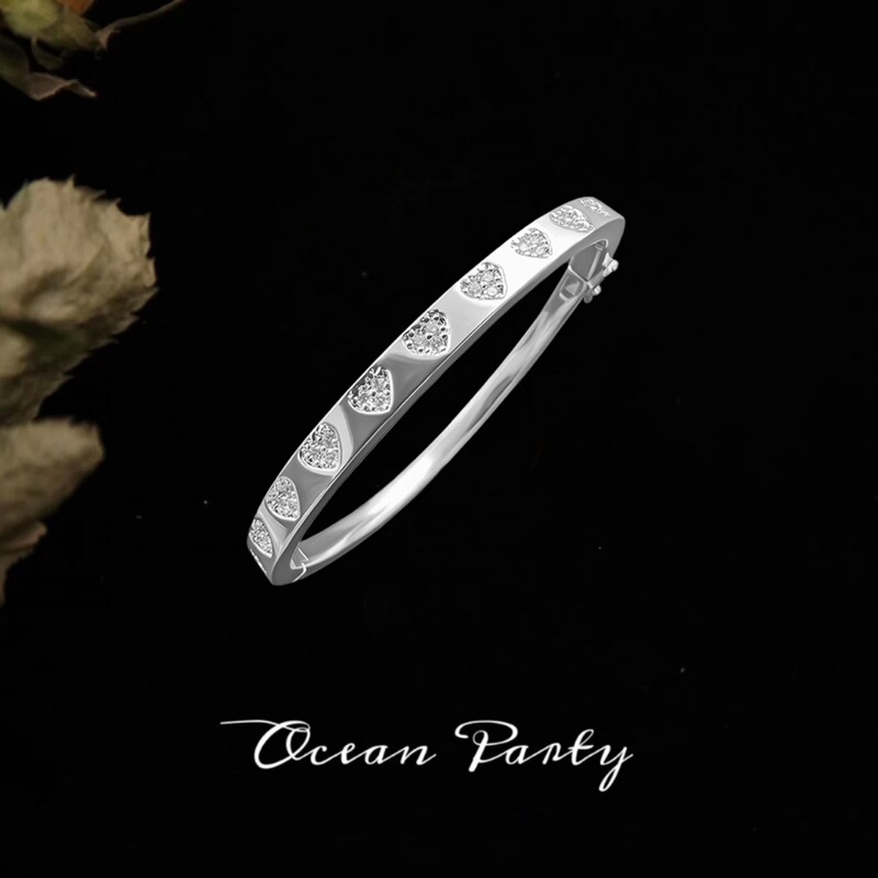 Love Bracelet for Women, Fashionable and Elegant Love Bracelet Gift for Girlfriend Love Bracelet for Women, Fashionable and Elegant Love Bracelet Gift for Girlfriend