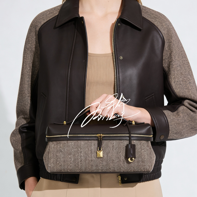 Zaoye Said the L33 Lunch Box Bag Is a Small Square Bag, a Zipper Shoulder Bag, a Crossbody Bag, with a High-End and Simple Style 2026 Zaoye Said the L33 Lunch Box Bag Is a Small Square Bag, a Zipper Shoulder Bag, a Crossbody Bag, with a High-End and Simple Style 2026