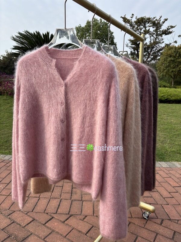 Soft Fur Cashmere Brushed Sequin V-Neck Short Knit Cardigan for Layering in Autumn and Winter Soft Fur Cashmere Brushed Sequin V-Neck Short Knit Cardigan for Layering in Autumn and Winter