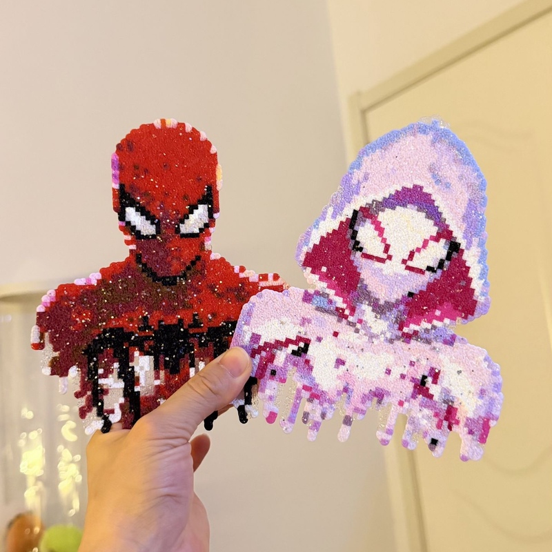 Spider-Man Bead Art Finished Product!! Gwen Face-Blocking Photo Prop Pixel-Style Parallel Universe Handheld Photo-Taking Gadget Spider-Man Bead Art Finished Product!! Gwen Face-Blocking Photo Prop Pixel-Style Parallel Universe Handheld Photo-Taking Gadget