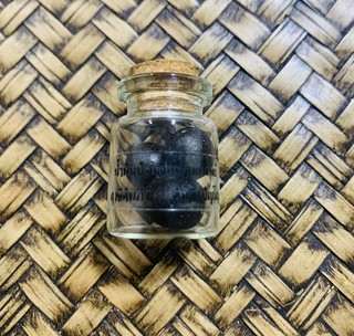 La botella de cuero especial lushi kun de taitai es redonda y hermosa