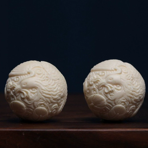 Пара фруктов слоновой кости, семя бодхи, мячи дракона и феникса.