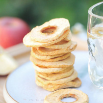 Dried apples self-baked apple rings natural sweet and sour original mountain flavor original color and original flavor