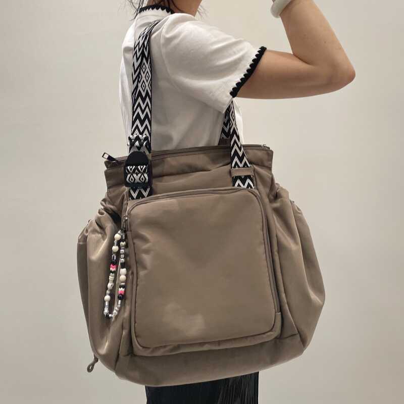 百变摇篮妈咪包：时尚与实用并存的育儿好物