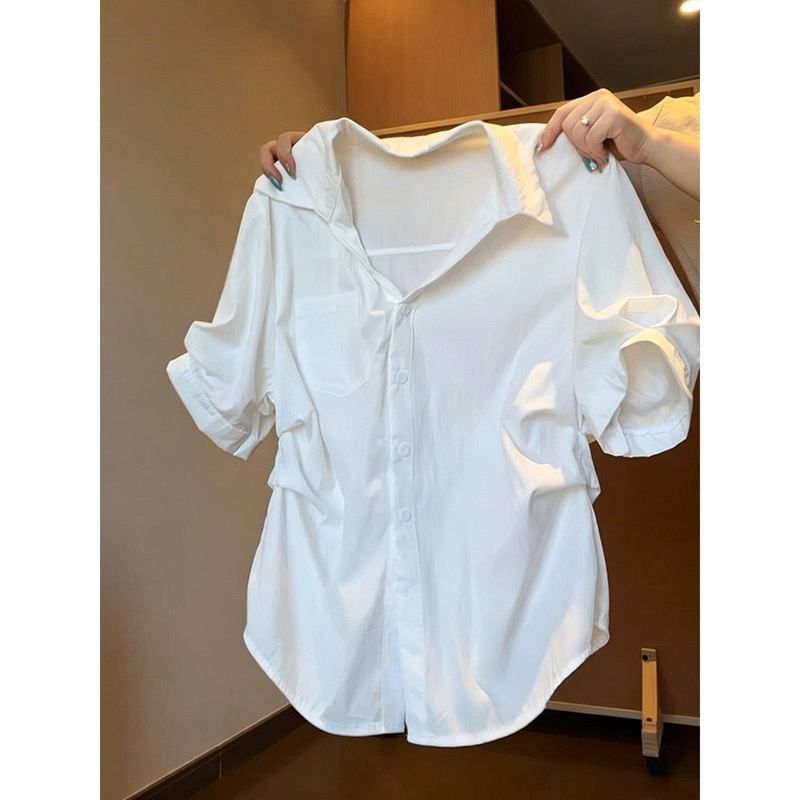 American-Style Commuter Fashion White Pleated Short-Sleeved Collared Shirt for Women, Summer Design, Loose Fit, Slimming, Sun-Protective Top American-Style Commuter Fashion White Pleated Short-Sleeved Collared Shirt for Women, Summer Design, Loose Fit, Slimming, Sun-Protective Top