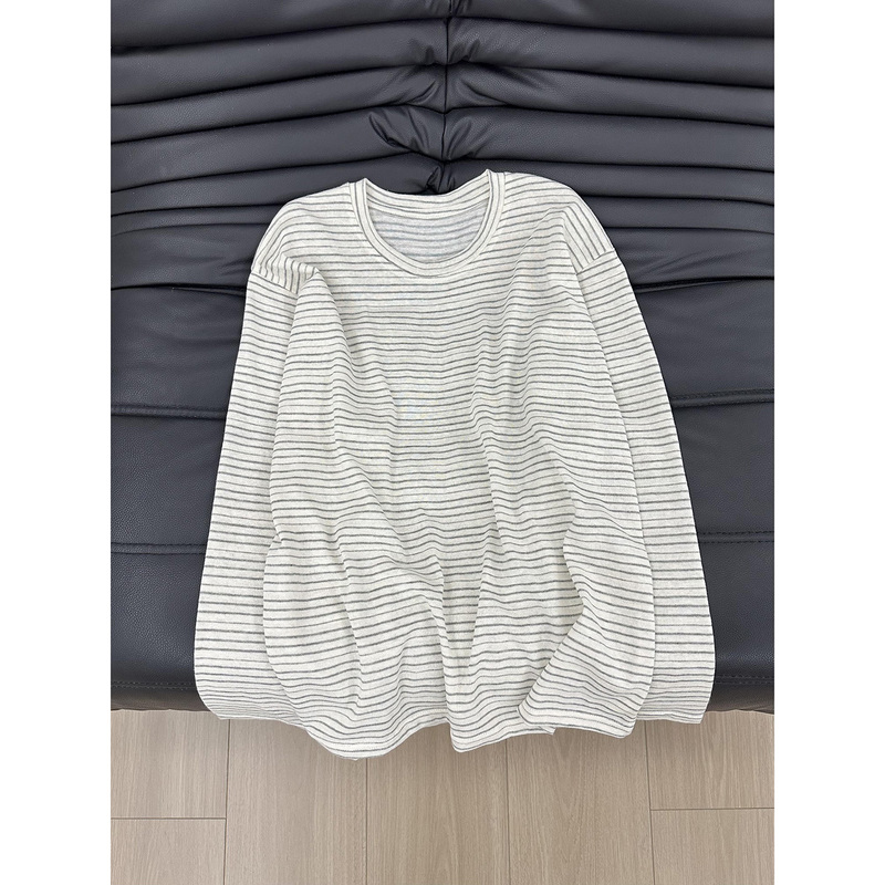 American High Street Style Gray and White Pinstripe Crew Neck Long-Sleeve T-Shirt for Women, Autumn Design, Loose and Casual Couple's Top, Trendy American High Street Style Gray and White Pinstripe Crew Neck Long-Sleeve T-Shirt for Women, Autumn Design, Loose and Casual Couple's Top, Trendy