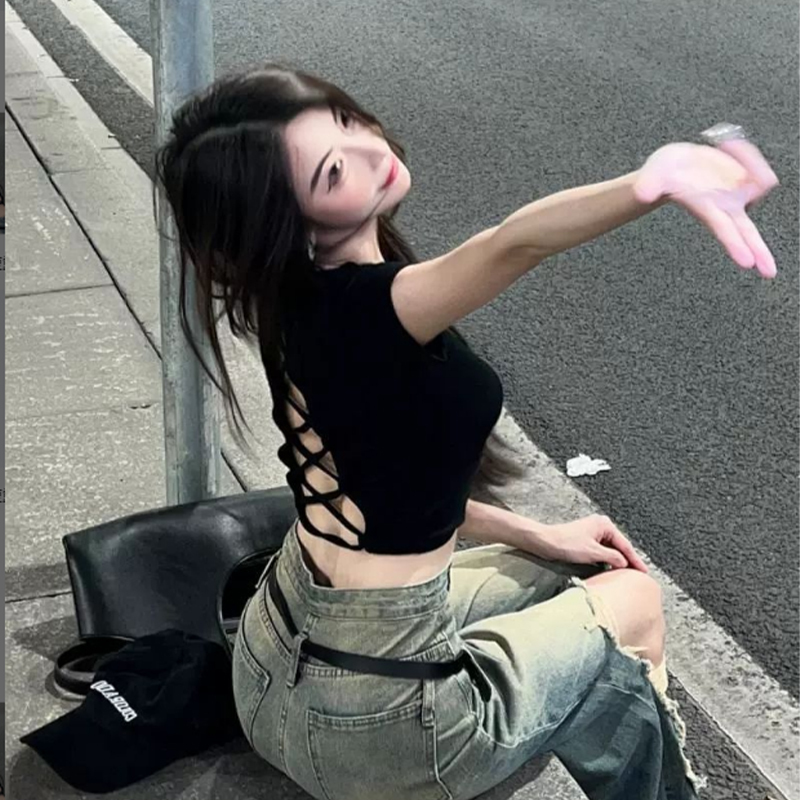 Hot Girl's Simple Black Short-Sleeved T-Shirt for Women in Summer, New Style with Cut-Out Back and Straps, Sexy Backless Style Short Top