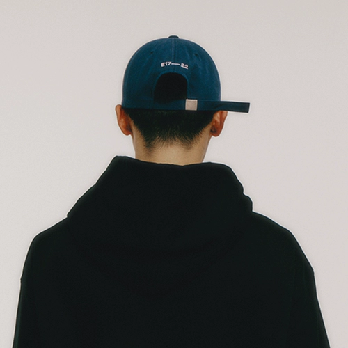 Корейская эмис бейсболка мужчины и женщины Пары Контрастные цветовые сшивающие мягкие топ -топ -кепка Новый логотип бежевый/тибец