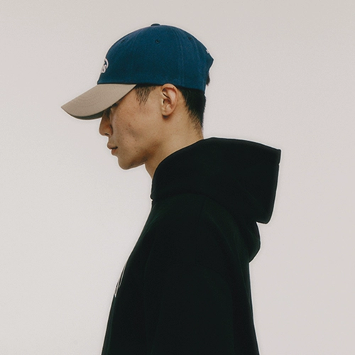 Корейская эмис бейсболка мужчины и женщины Пары Контрастные цветовые сшивающие мягкие топ -топ -кепка Новый логотип бежевый/тибец