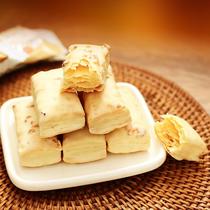 Pine cone chocolate mille-feuille snack biscuits traditional breakfast western pastry office afternoon tea
