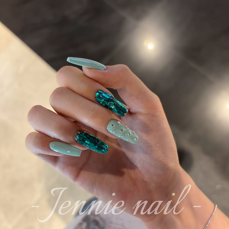 New Style Handmade Wearable Nails for European and American Hot Girls, Mint Blue-Green Glittering Rhinestone Nails with a High-End Feel That Enhance Complexion