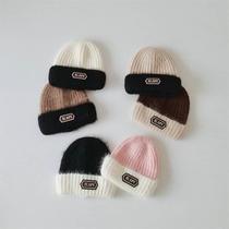 The factory sells the same style of childrens knitted hats for boys and girls in South Korea. Warm and ear-protecting woolen hats for outdoor travel. Versatile colors.