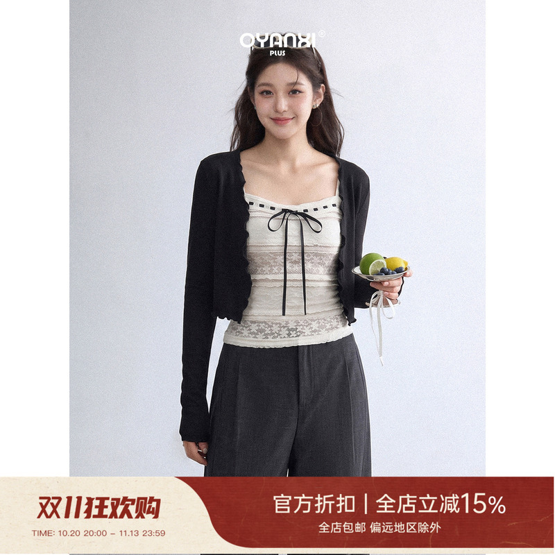 Ouyang Xiwei, a Slightly Chubby Woman, Wears a White Three-Dimensional Floral Lace Bow Camisole with a Floral Pattern and Lace-Up Design for Summer Ouyang Xiwei, a Slightly Chubby Woman, Wears a White Three-Dimensional Floral Lace Bow Camisole with a Floral Pattern and Lace-Up Design for Summer
