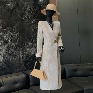 品诺狐2025韩版轻奢平肩V领重工蕾丝提花复合风衣春秋新款大外套