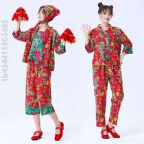Village girl duo turns into sisters yangko peasant performance costumes dance funny female floral suit Northeastern costume grand square