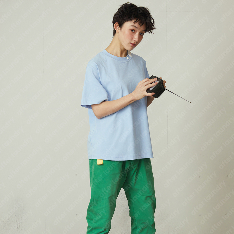 After Laundry Button-Down Short-Sleeved T-Shirt for Men and Women, Loose Light Blue Round Neck Top, Casual and Versatile