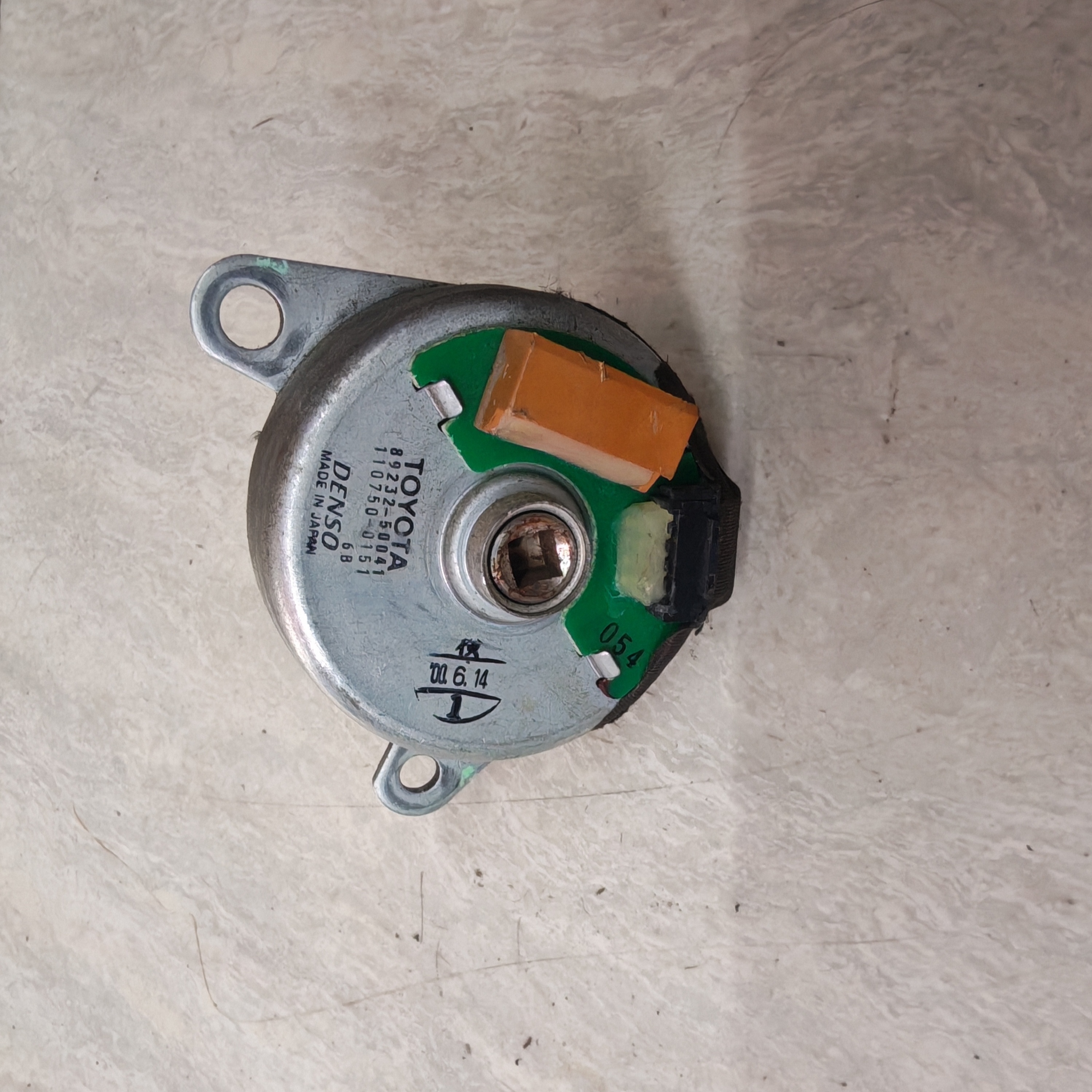 解读豪车背后的精密机械： 雷克萨斯LS430方向盘电机与凌志LX470伸缩马达解析